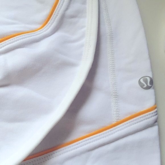 LULULEMON rare white THAT'S A WRAP skirt sz 4 EUC! - Picture 2 of 4
